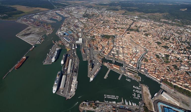 Una veduta aerea del porto di Livorno (dal sito dell'Autorità di Sistema Portuale del Mar Tirreno Settentrionale)