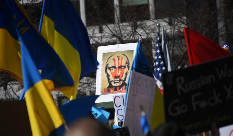 Washington, febbraio 2022. Una manifestazione di protesta contro l'attacco russo all'Ucraina (Amary Laporte - Flickr - CC BY 2.0)