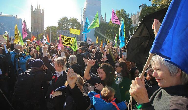 Una "dichiarazione di ribellione" a Parliament Square, nel 2018. Uk. Steve Eason/ flickr
