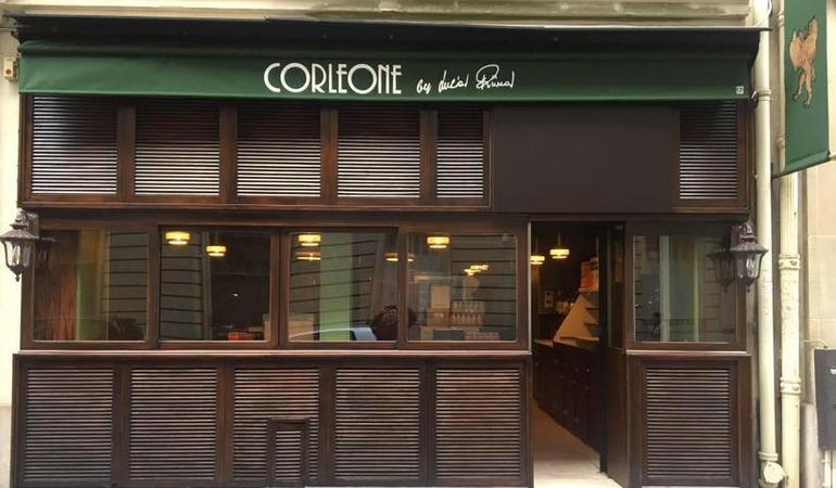 Il ristorante Corleone, a Parigi, dove espone i suoi dipinti la figlia di Totò Riina, il capo dei "Corleonesi" (Foto da Facebook)