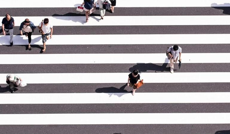 Foto di Ryoji Iwata, Unsplash