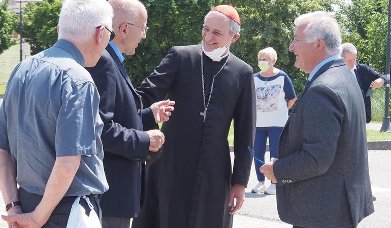 Maggio 2022, il presidente della Conferenza episcopale italiana Matteo Zuppi in visita a Granarolo (Foto Arcidiocesi di Bologna)