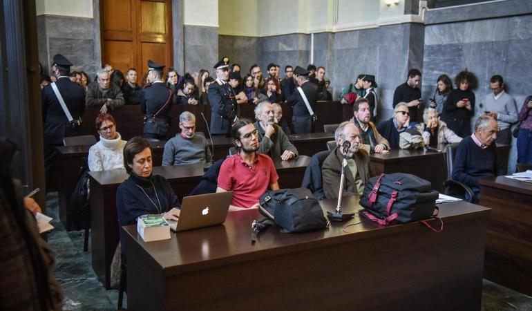 Milano, 10 maggio 2023. L'udienza per la sorveglianza speciale a Simone Ficicchia, attivista di Ultima Generazione (M. Corner/Ansa)