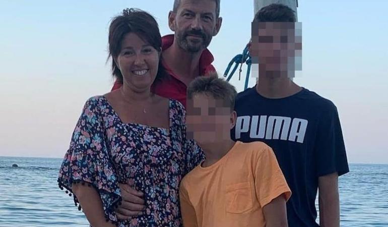 Da sinistra, Daniela Albano e Fabio Chiarioni, madre e padre di Riccardo. In basso, il fratello Lorenzo. Sono le vittime della strage avvenuta a Paderno Dugnano (Mi) la notte tra il 31 agosto e il 1° settembre. Con la maglia nera, Riccardo, il 17enne arrestato