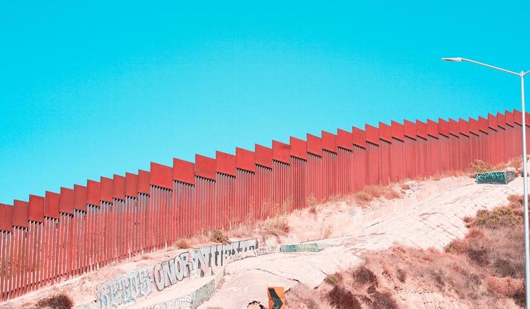 Tijuana, Messico. Il muro che segna il confine con gli Stati Uniti (Barbara Zandoval/Unsplash) 