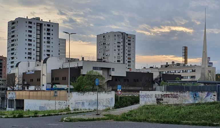 Le torri del comparto M9 e il centro di settore, sede del Municipio Vi di Roma. Foto di Francesco Rossi 