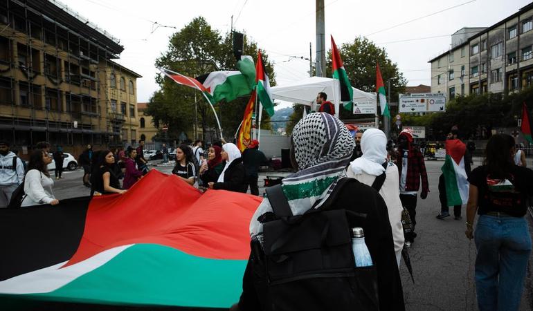 Torino, 22 settembre 2025. Corteo per Gaza e per la Global Sumud Flotilla in occasione dello sciopero generale "Blocchiamo tutto" (foto di Marco Panzarella)