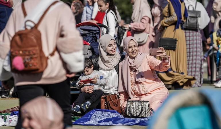 Torino, 2 maggio 2022. La preghiera di fine ramadan organizzata al parco del Valentino (Jessica Pasqualon/Ansa) 