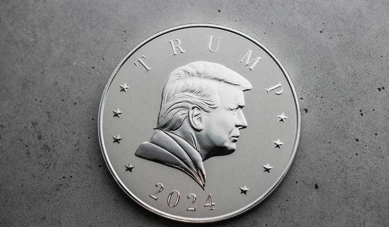 Foto di <a href="https://unsplash.com/it/@scottsdalemint?utm_content=creditCopyText&utm_medium=referral&utm_source=unsplash">Scottsdale Mint</a> su <a href="https://unsplash.com/it/foto/un-primo-piano-di-una-moneta-su-un-tavolo-erZf16Mo31g?utm_content=creditCopyText&utm_medium=referral&utm_source=unsplash">Unsplash</a> 