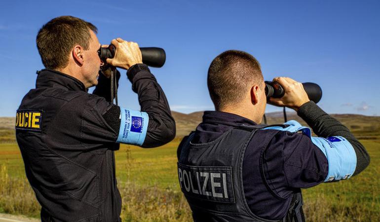 Agenti Frontex. Credits: Ansa