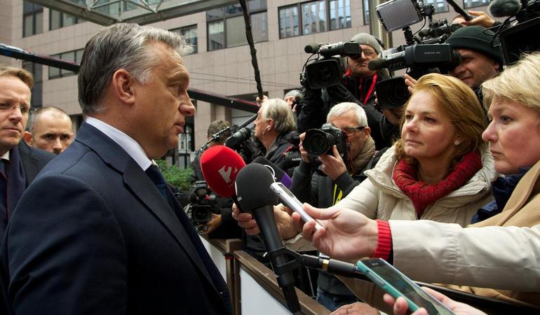 Bruxelles, 15 ottobre 2015. Il premier ungherese Viktor Orbán risponde ai giornalisti a margine del Consiglio europeo (foto European Council/Flickr)