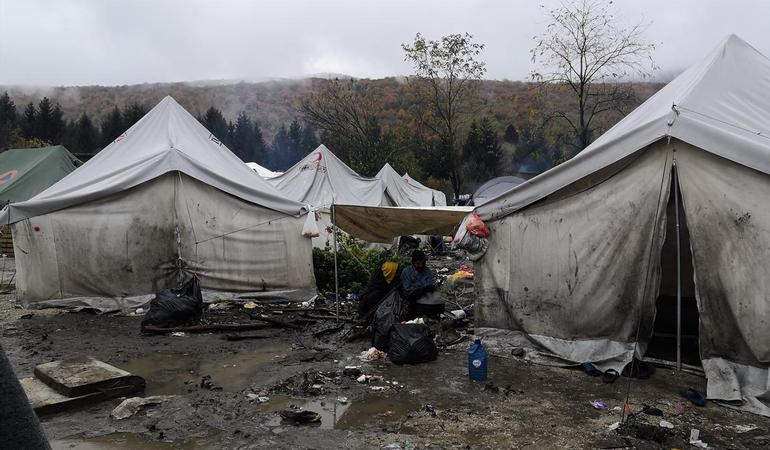 Vujkac, Bosnia, il campo profughi