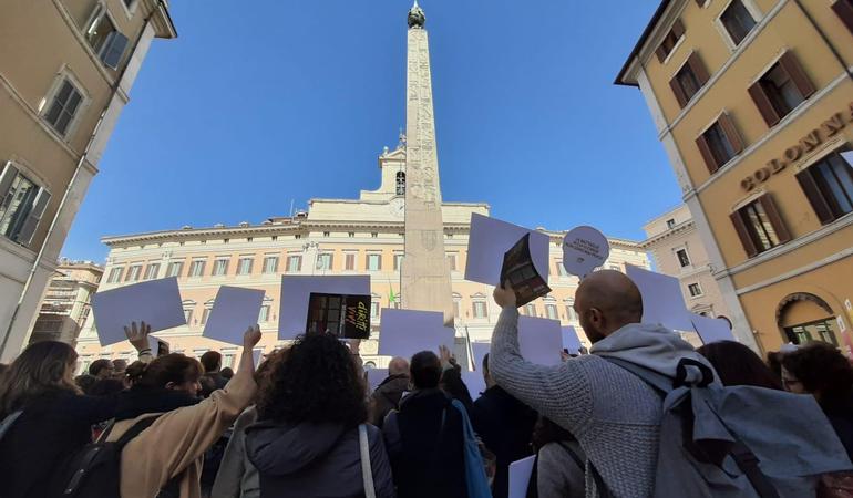I familiari delle vittime di mafia protestano davanti a Montecitorio