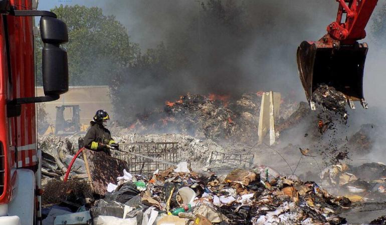 Fumi neri su Aprilia: un inquinamento ignorato