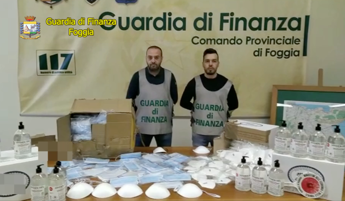 Gel e mascherine irregolari sequestrate dalla Guardia di finanza