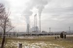 La centrale termica Kosovo-B vista dal villaggio di Plementin, a maggioranza rom. Secondo un rapporto pubblicato dalla Banca mondiale nel 2019, in Kosovo – che conta 1,8 milioni di abitanti – ogni anno 800 persone muoiono a causa dell'inquinamento atmosferico.