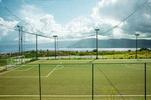 Tra i terreni che dovrebbero essere espropriati nel cantiere nord sorge anche una scuola calcio. Sullo sfondo, la costa calabra (Foto di Paolo Valenti)