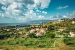 L'area di Capo Peloro, interessata dal cantiere più grande, ospita l'ominima riserva naturale con i laghi di Ganzirri e Faro. Sullo sfondo si intravede la città di Messina (Foto di Paolo Valenti)