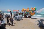 Gazawi in spiaggia, è il primo giorno della vacanze estive 