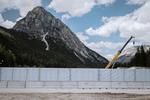 Cortina, il villaggio olimpico di Fiames in fase di smontaggio. Foto di P. Valenti