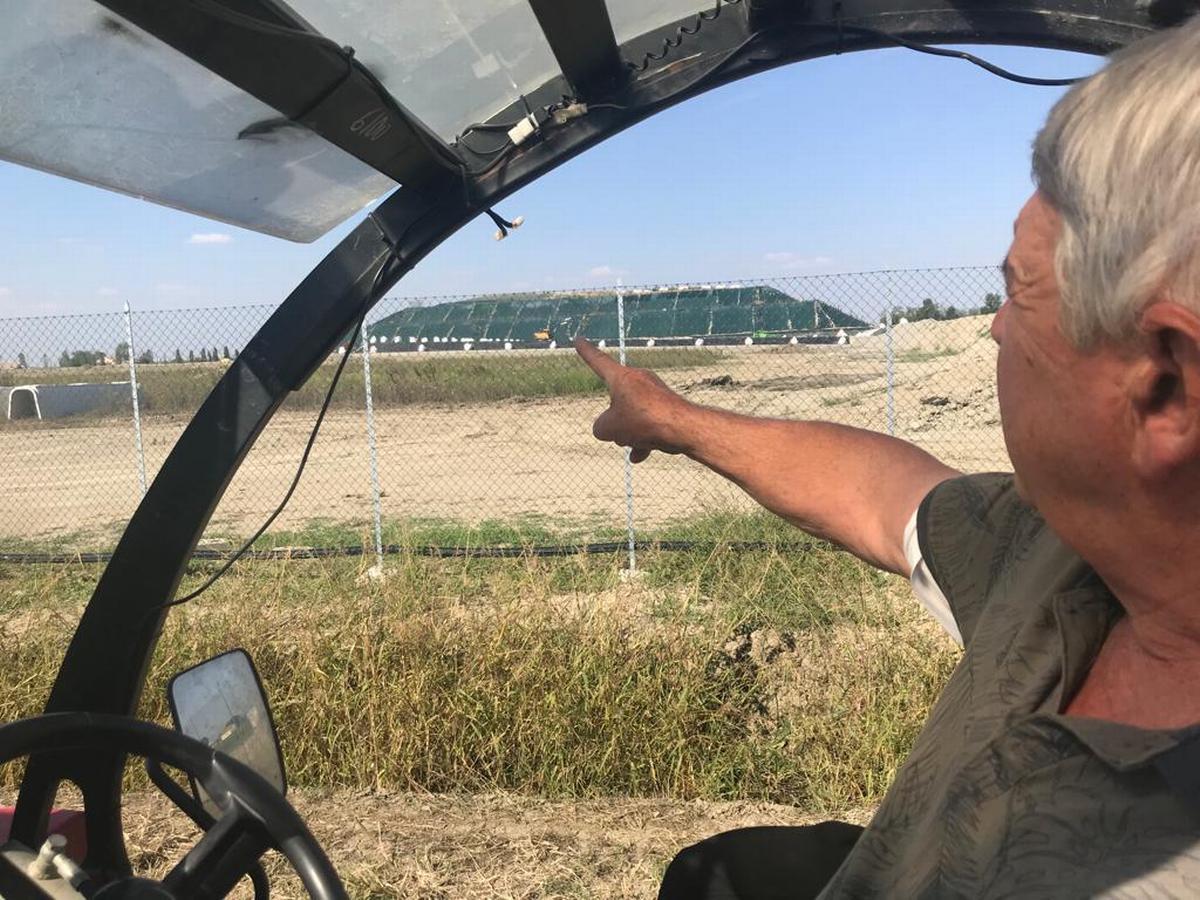 Celeste, titolare di un'azienda agricola poco distante dalla discarica