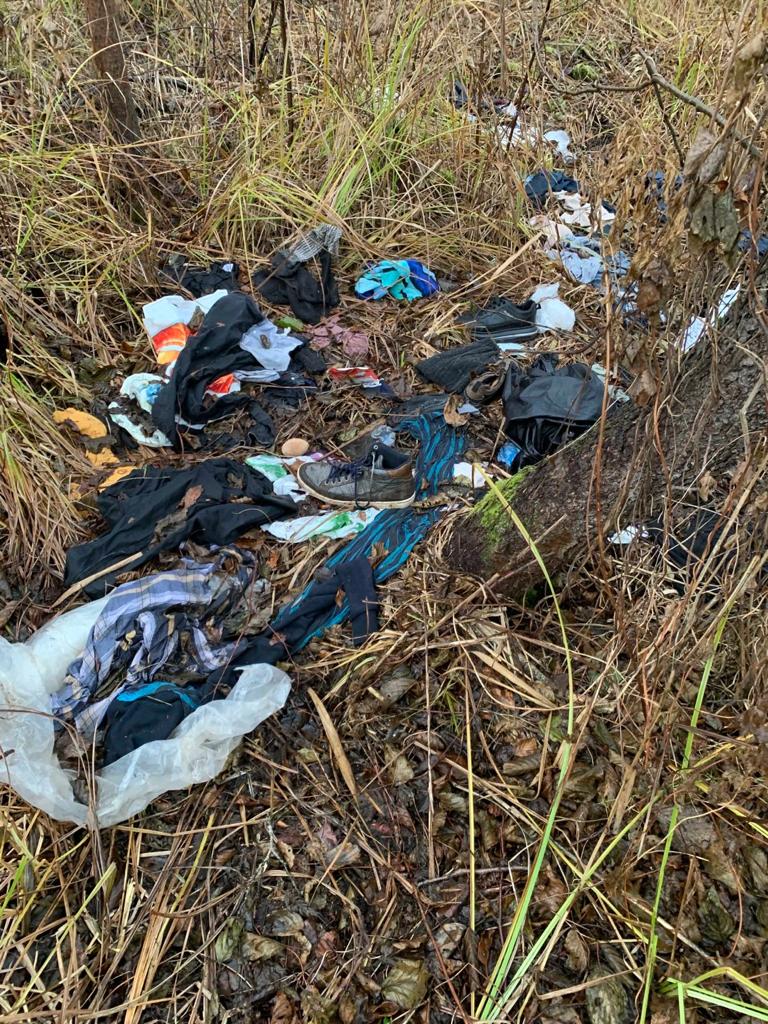 I vestiti lasciati dai migranti. Credits: Rosita Rijtano