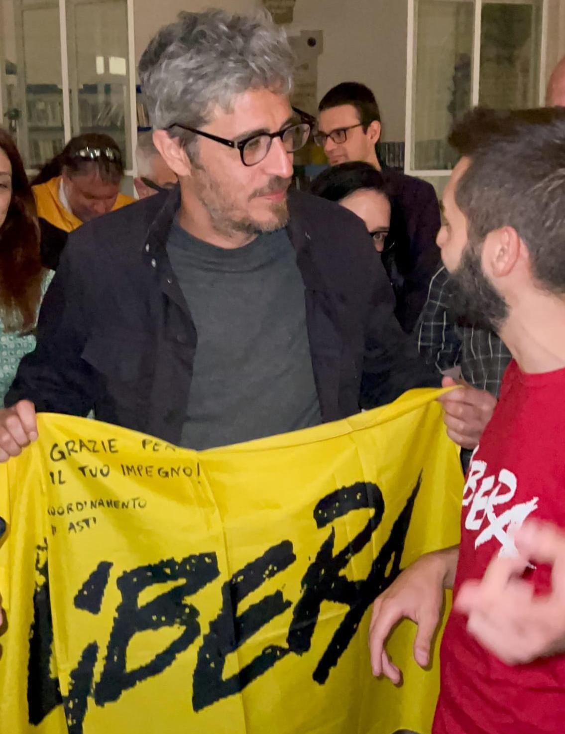 Pif con la bandiera di Libera